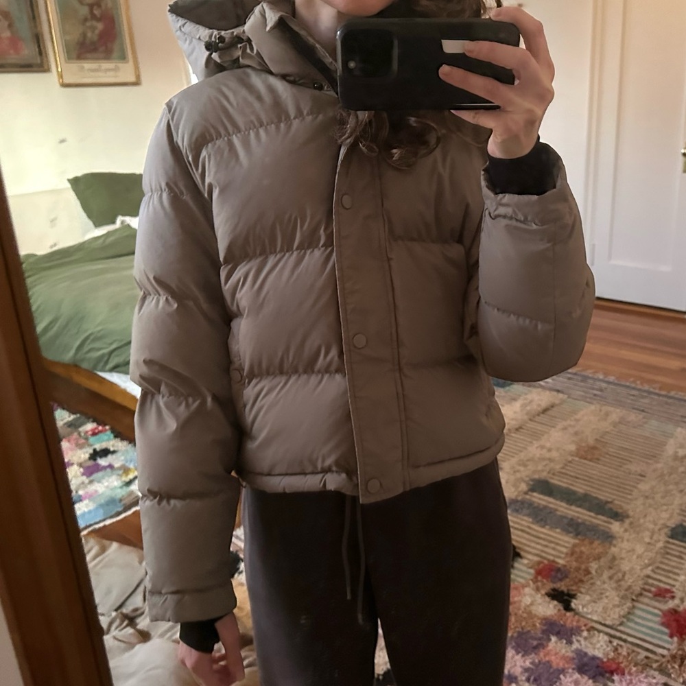 Quince Responsible Down Cropped Puffer Jacket in size small, color stone taupe